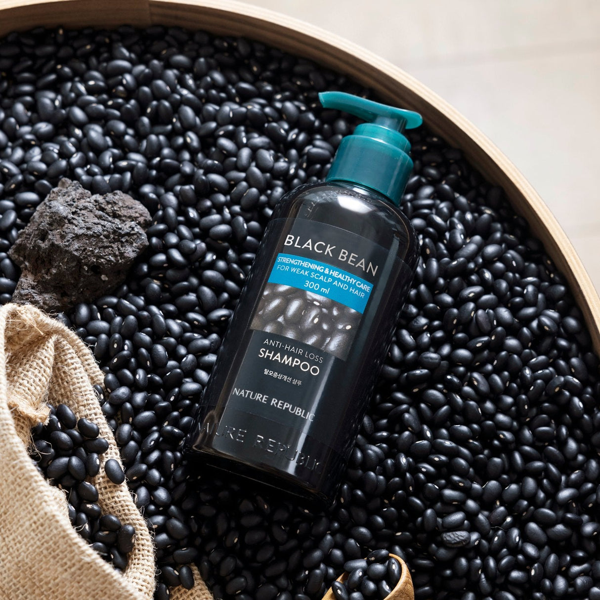 Champú revitalizante para el cabello con frijoles negros