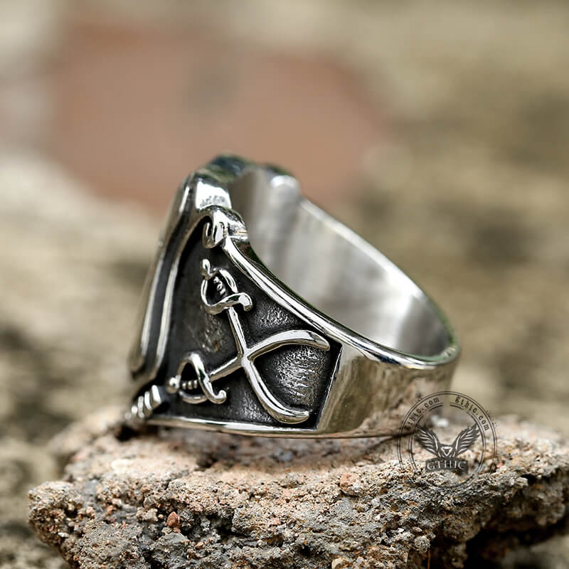 Anillo de acero inoxidable con escudo de paladín