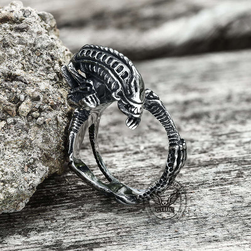 Anillo de acero inoxidable con diseño de depredador alienígena punk