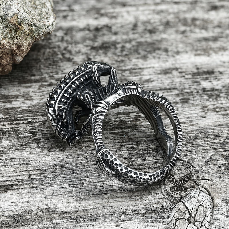 Anillo de acero inoxidable con diseño de depredador alienígena punk