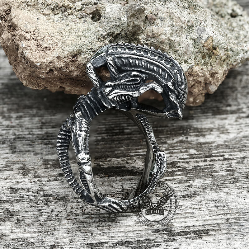 Anillo de acero inoxidable con diseño de depredador alienígena punk