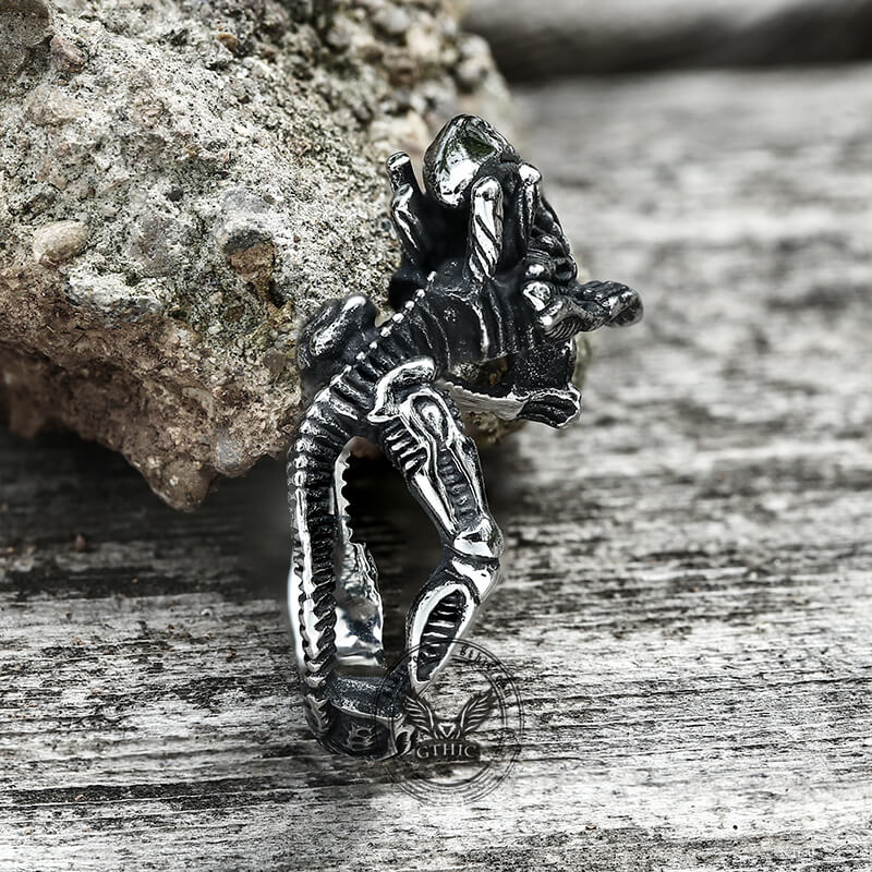 Anillo de acero inoxidable con diseño de depredador alienígena punk