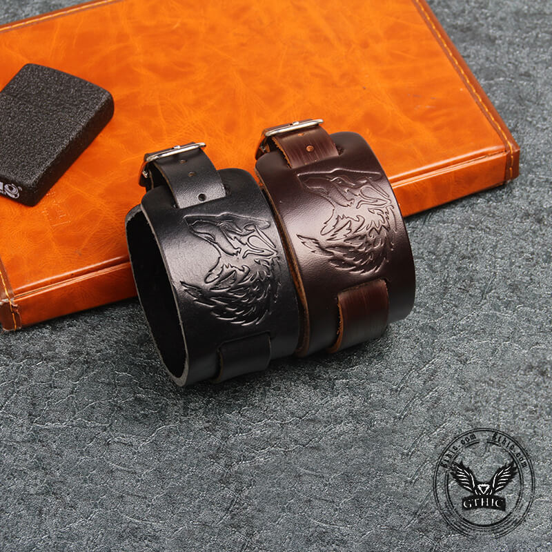 Pulsera de cuero con relieve de cabeza de lobo punk