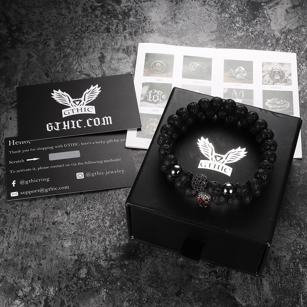 Conjunto de pulseras de roca volcánica con calavera de ojos rojos