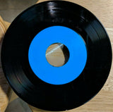 Alguien le pega un puñetazo a Abel (VINILO GRIS DE 7") | Menta (M) Menta (M)