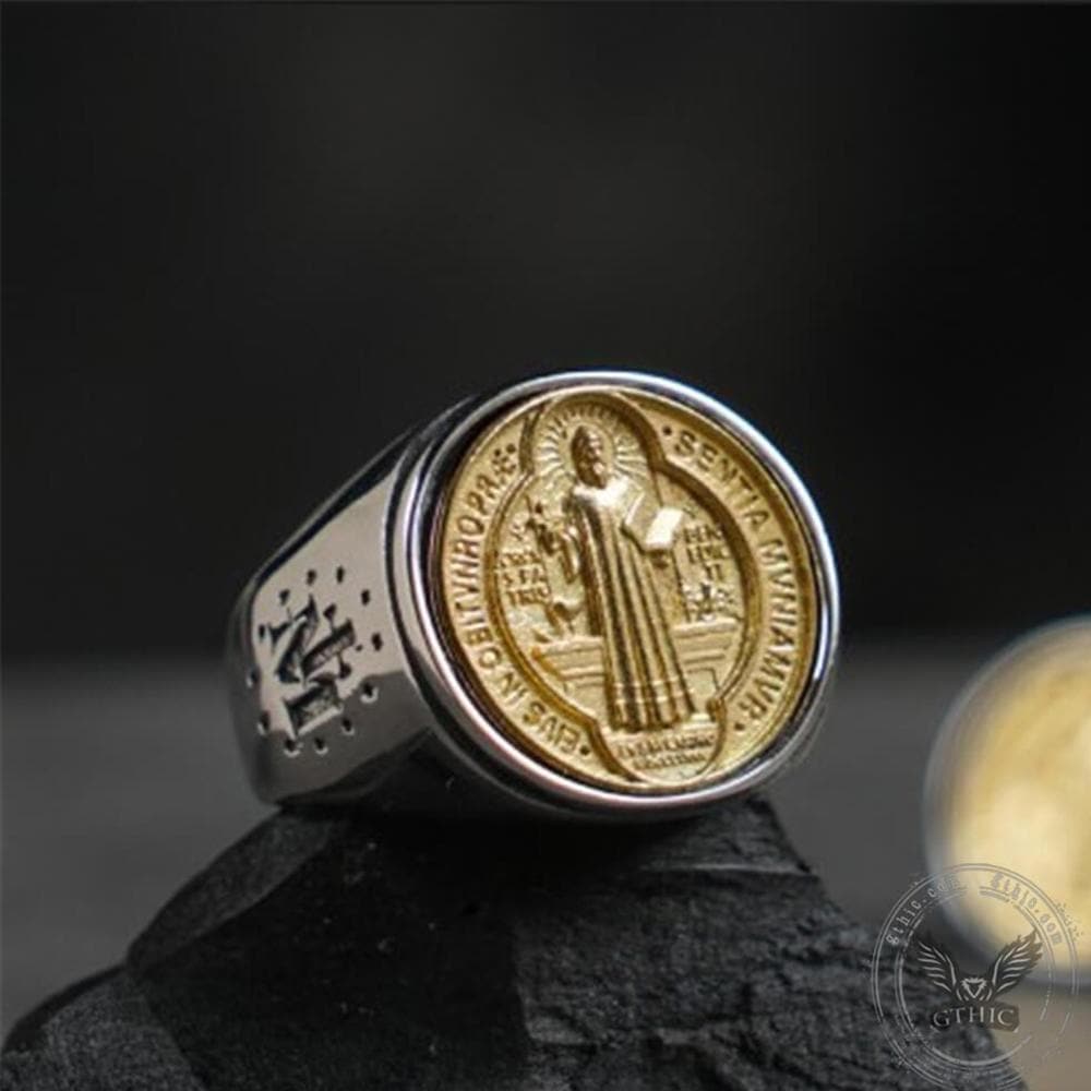 Anillo de cruz de acero inoxidable con medalla de San Benito 