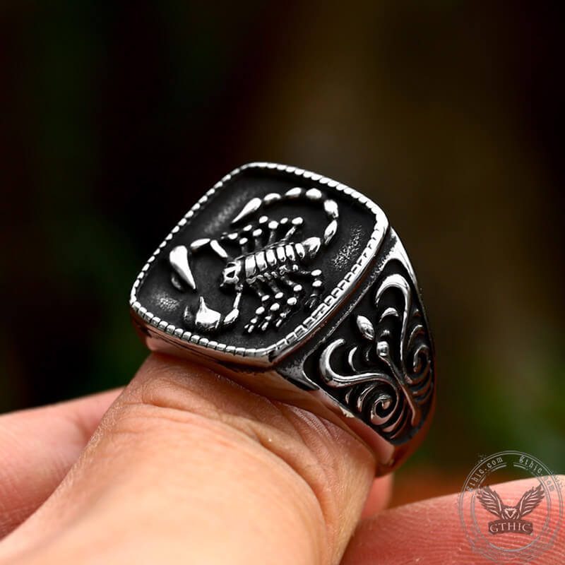 Anillo de sello de acero inoxidable con diseño de escorpión