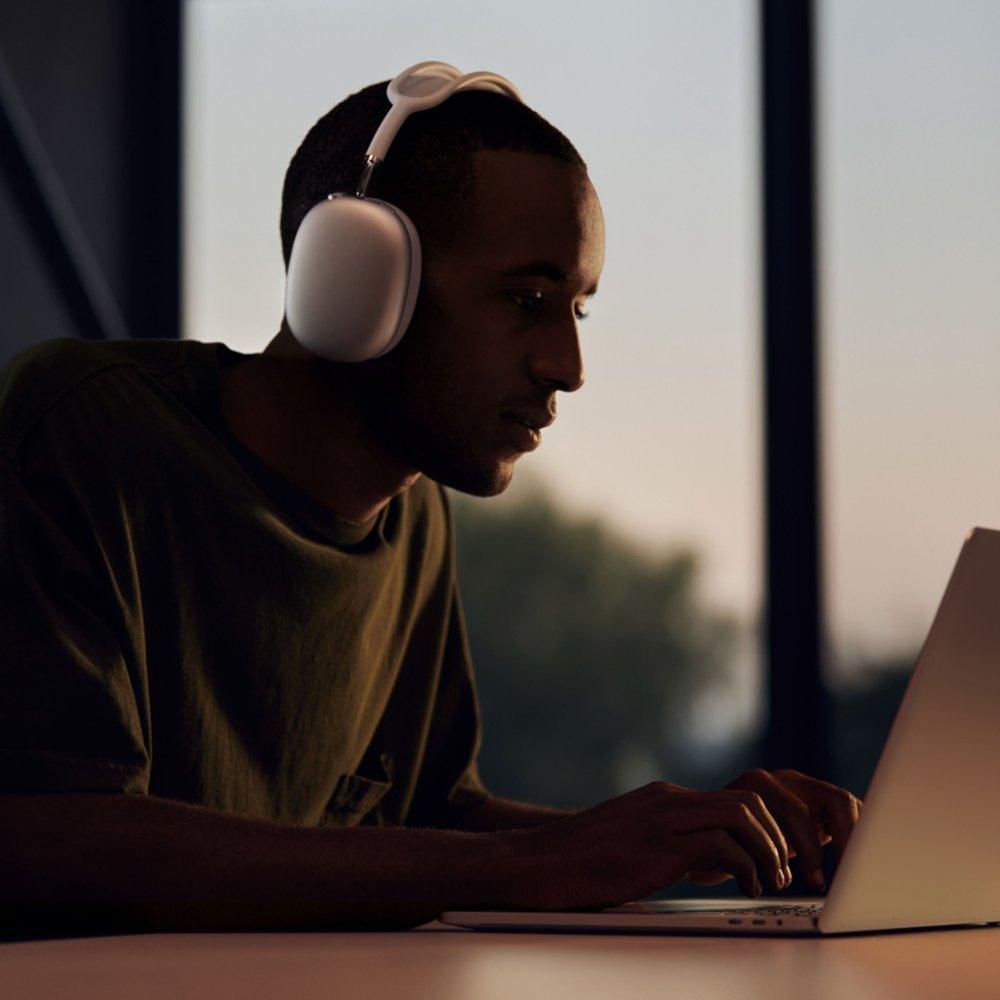Apple - AirPods Max - Sky Blue - Active Noise Cancelling, Transparency Mode, Spatial Audio, Digital Crown for Volume Control