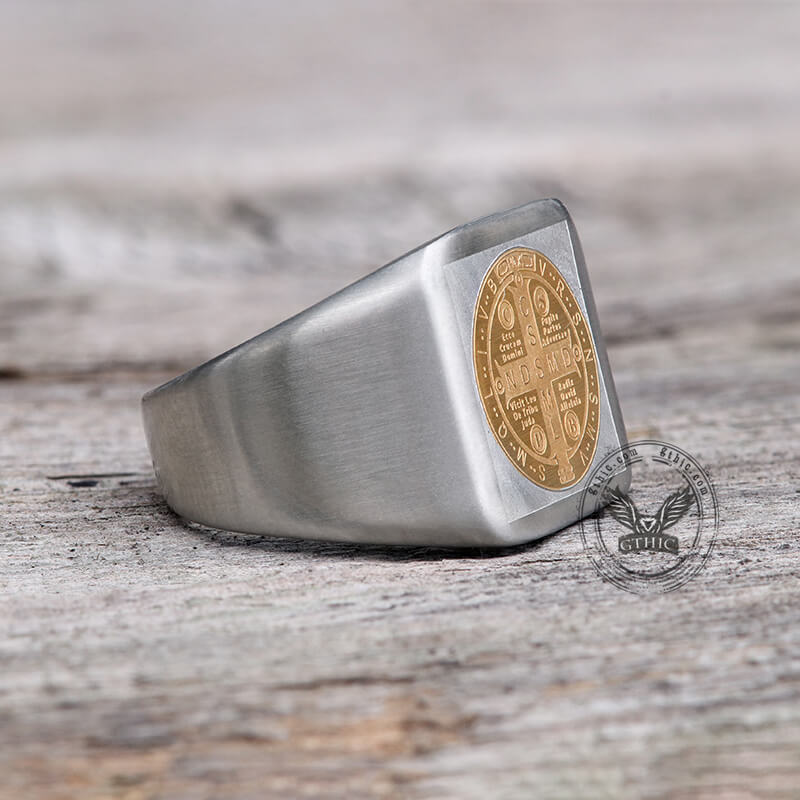 Anillo cristiano de acero inoxidable con la cruz de San Benito