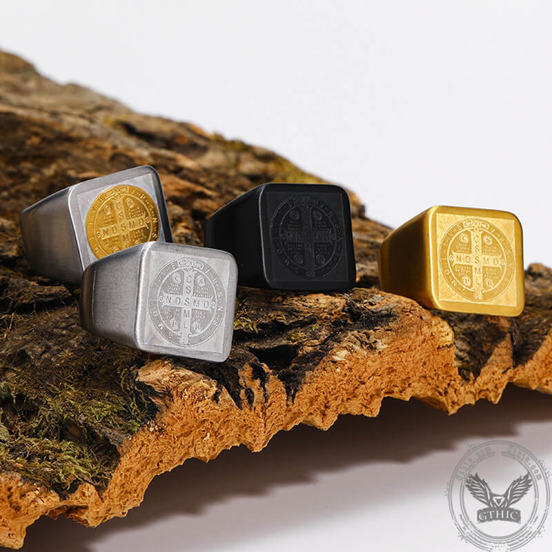 Anillo cristiano de acero inoxidable con la cruz de San Benito