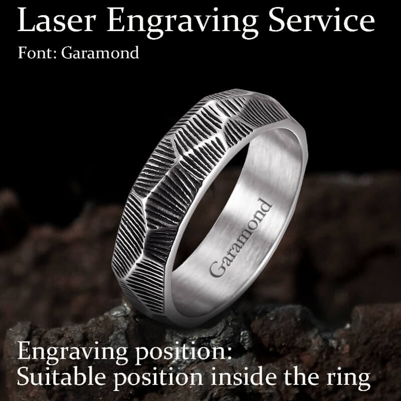 Anillo de acero inoxidable con patrón de rayas