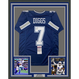 Camiseta de fútbol azul Dallas de 35 x 39, enmarcada, autografiada y firmada por Trevon Diggs (JSA COA)