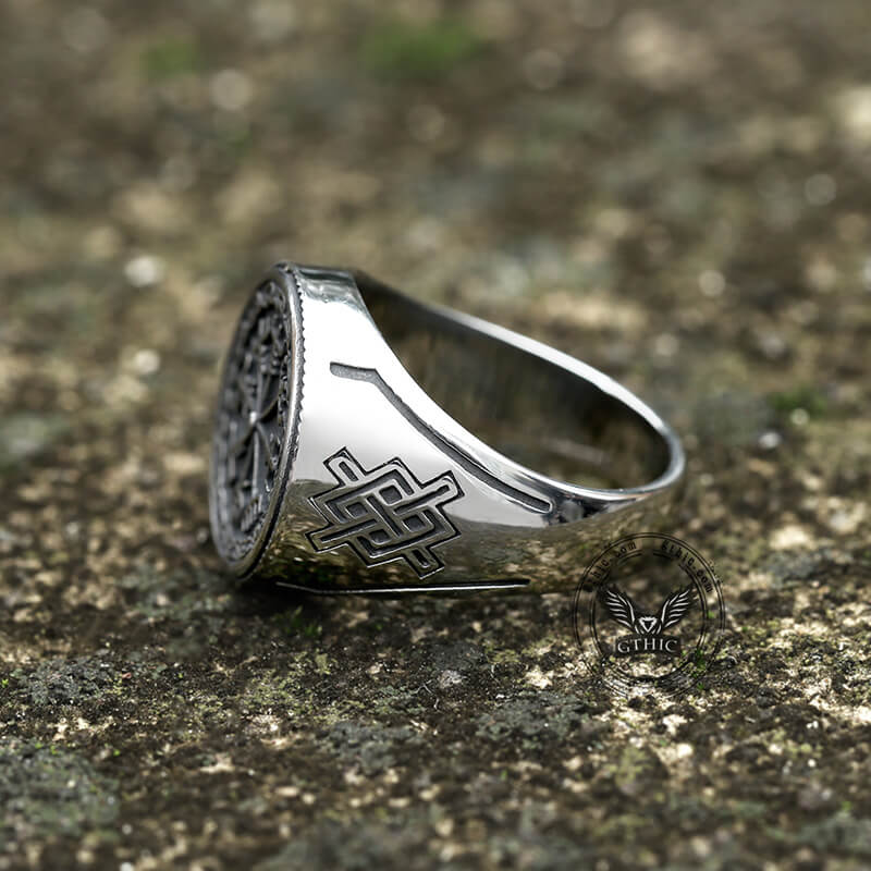 Anillo de acero inoxidable con nudo celta Vegvisir