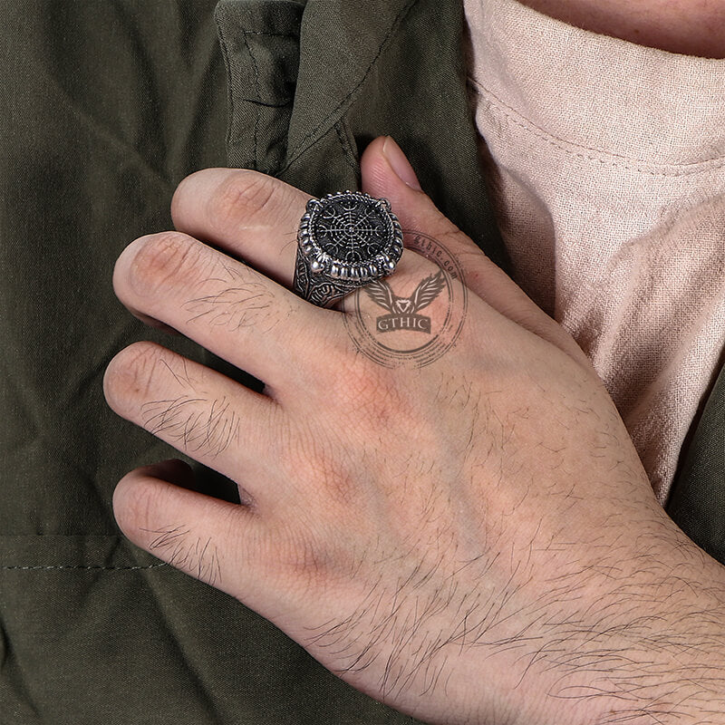 Anillo de calavera de acero inoxidable con el Yelmo Vikingo del Asombro 