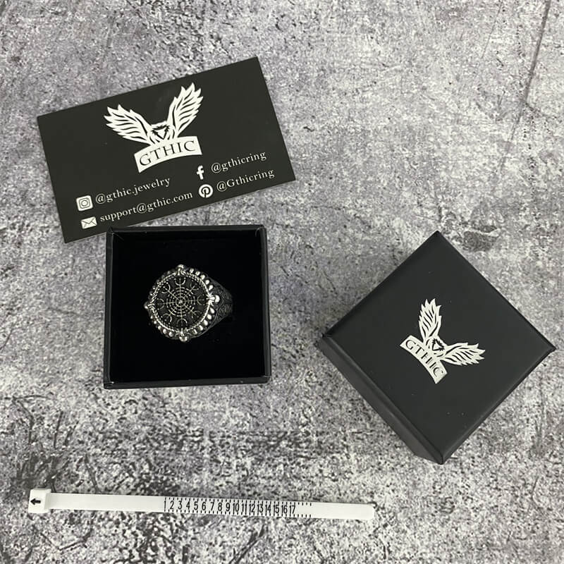 Anillo de calavera de acero inoxidable con el Yelmo Vikingo del Asombro 