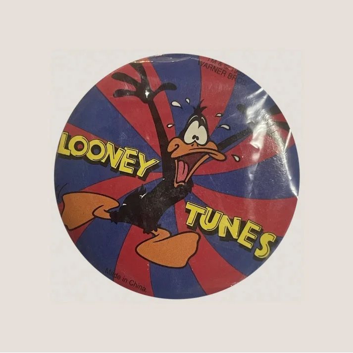 Vintage Looney Tunes Pin Brings 90s Daffy Duck Magic to Life