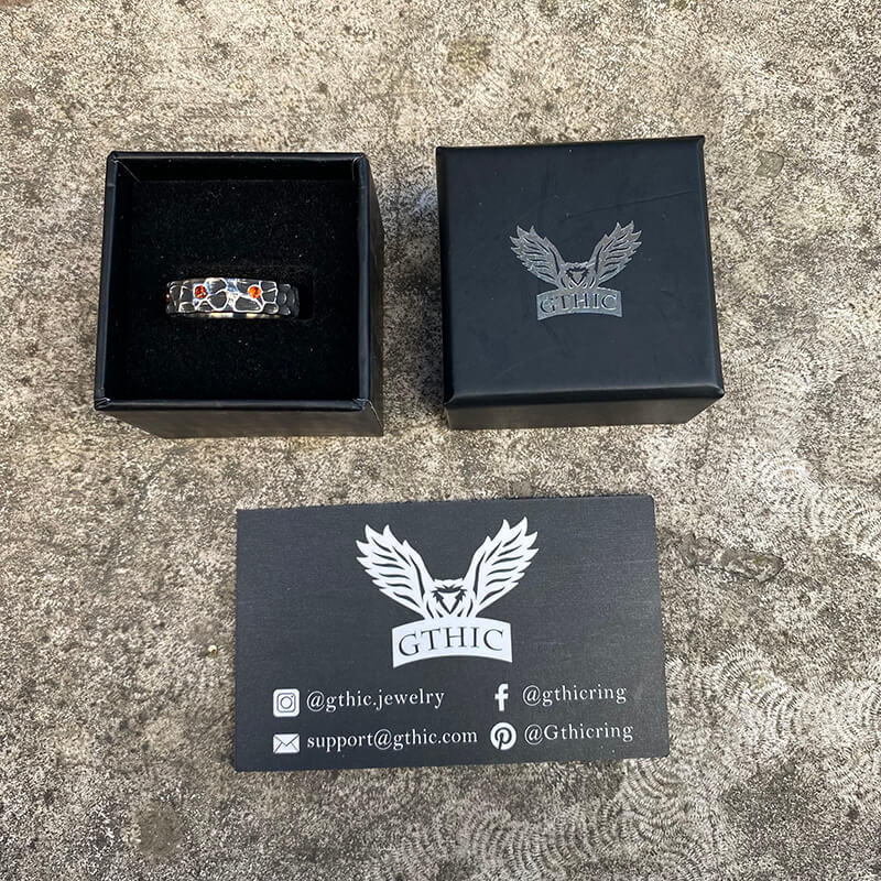 Vintage Hammer Pattern Zircon Inlaid Stainless Steel Ring