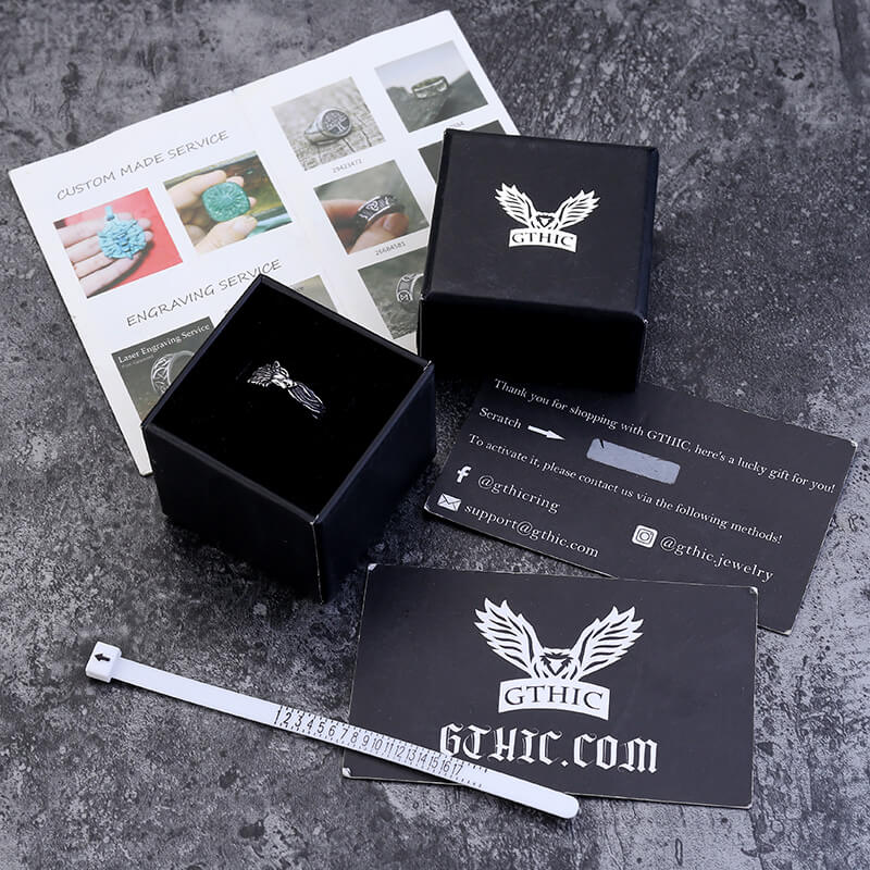 Anillo de acero inoxidable con la palabra "lealtad del lobo"