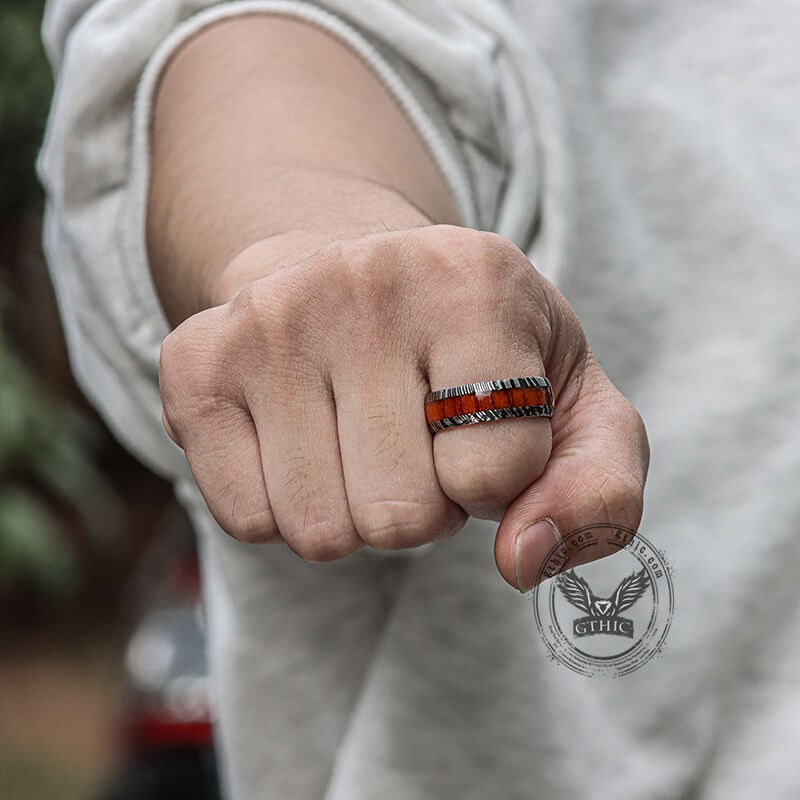 Anillo minimalista de madera y acero de Damasco